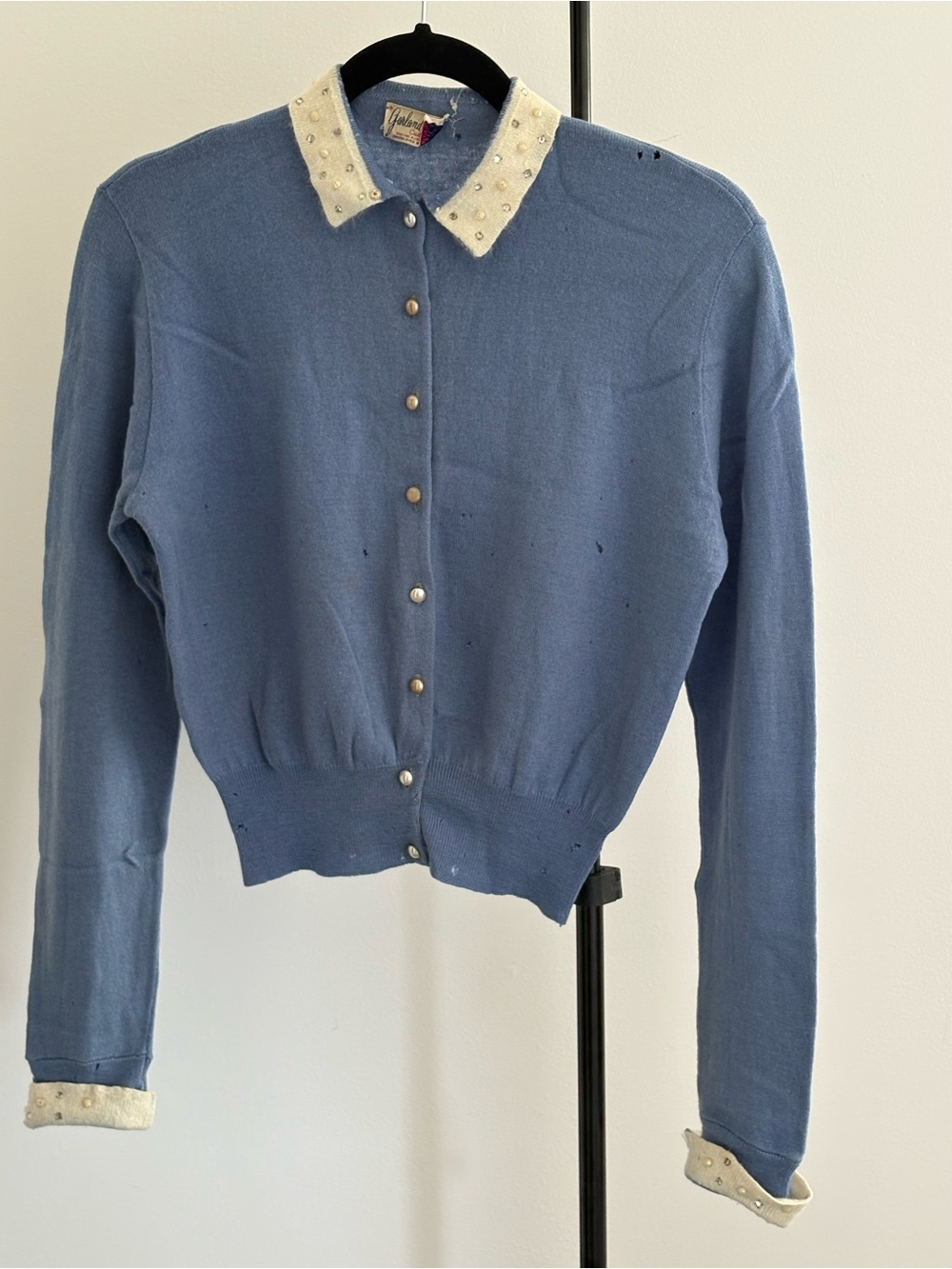 Blue Pearl-Button Cardigan with Embellished Cream Collar - Vintage Style